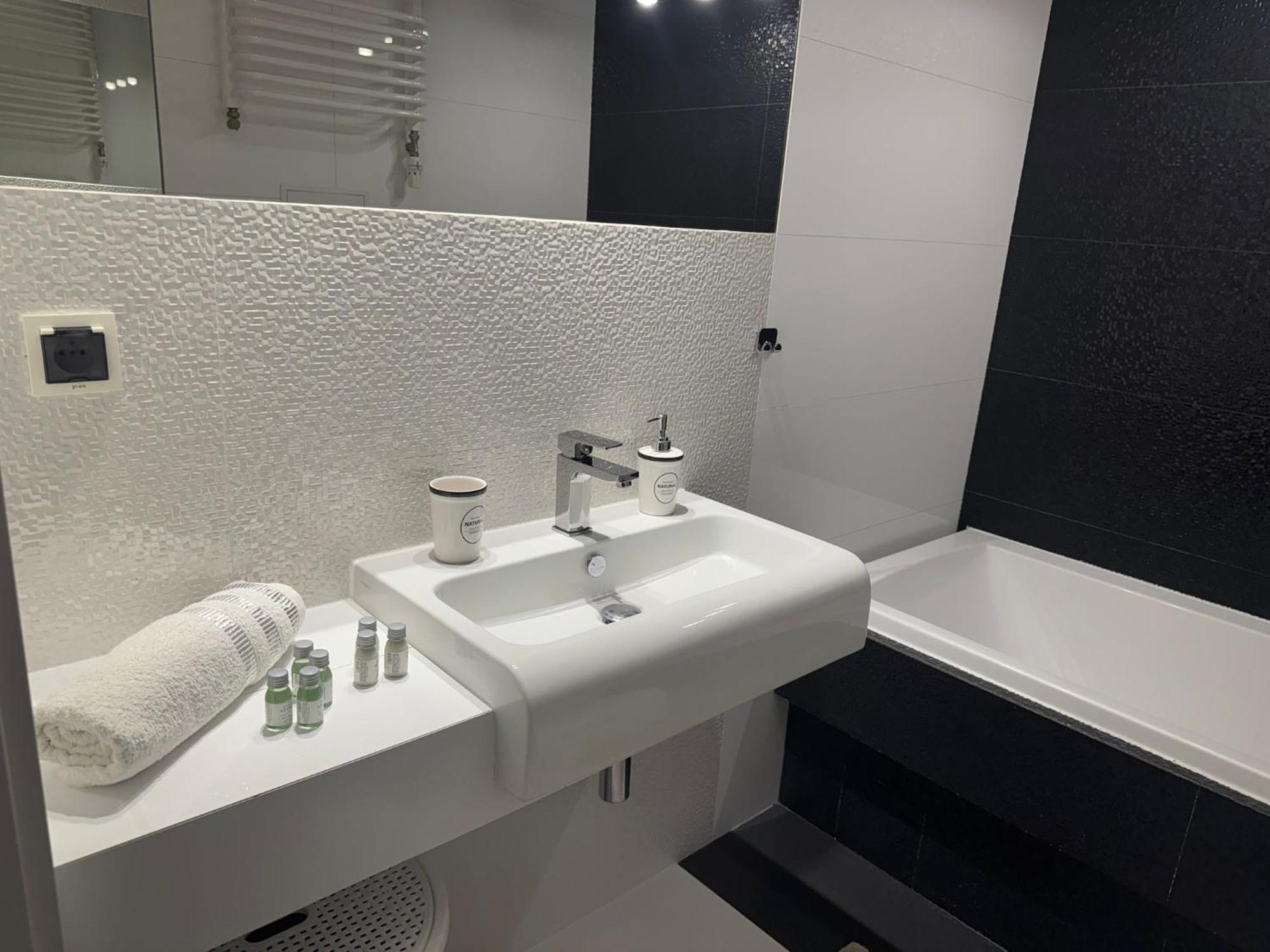 Nowoczesny Z Parkingiem 10 Min Na Pieszo Do Starowki Apartament *